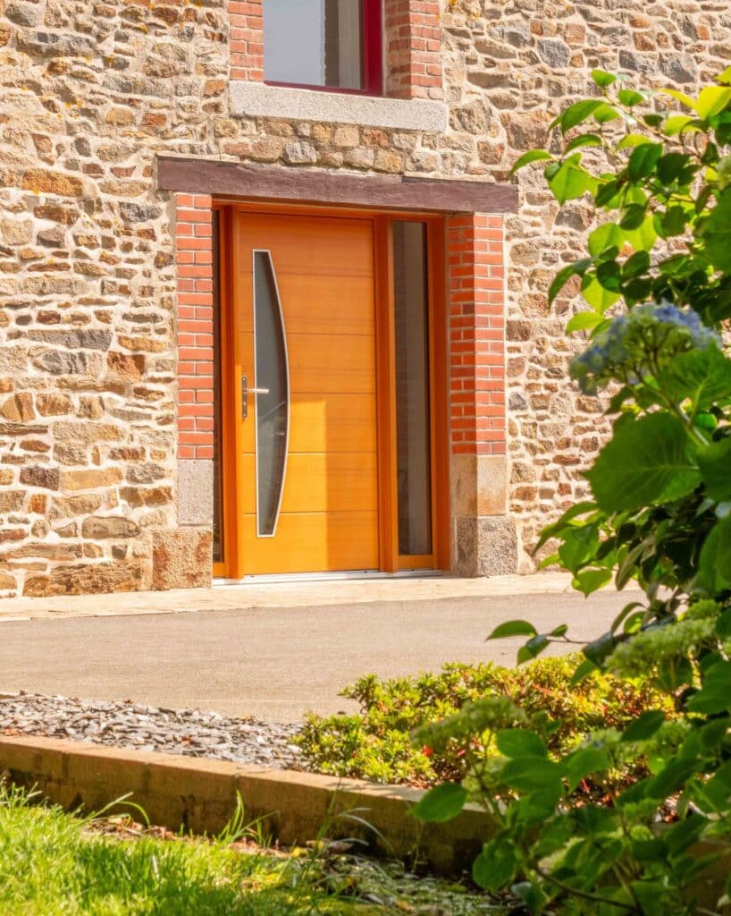 Porte d’entrée en bois, modèle Parabole 