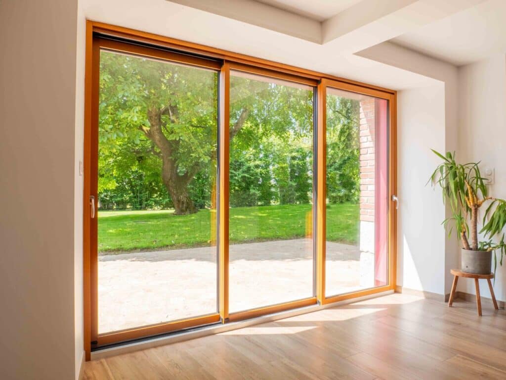 Baie vitrée coulissante Auralu®, moabi lasuré 