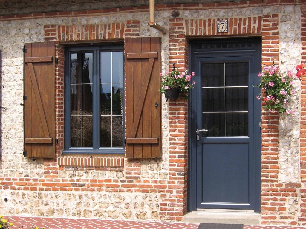 Mise en avant porte d'entrée Mixte - Signature - Pasquet menuiseries