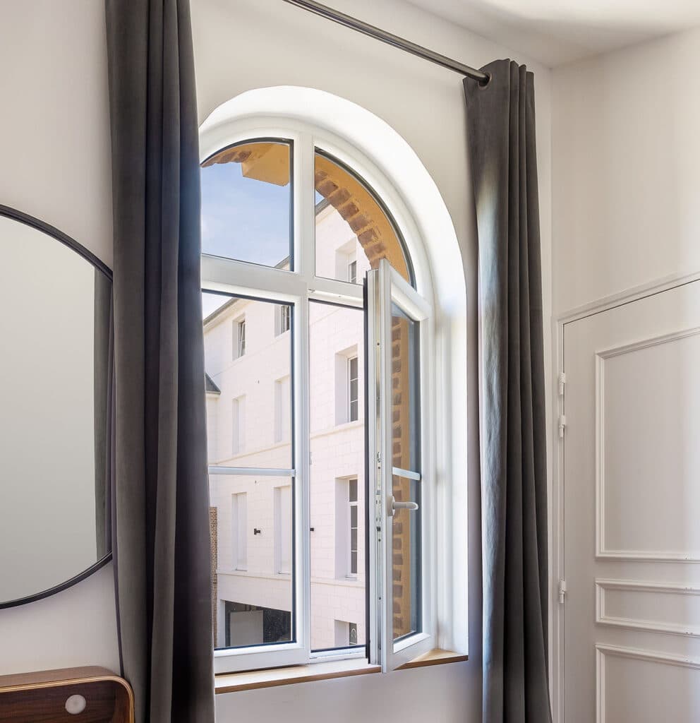 Saison® : fenêtre à la française – Blanc RAL 9016 intérieur