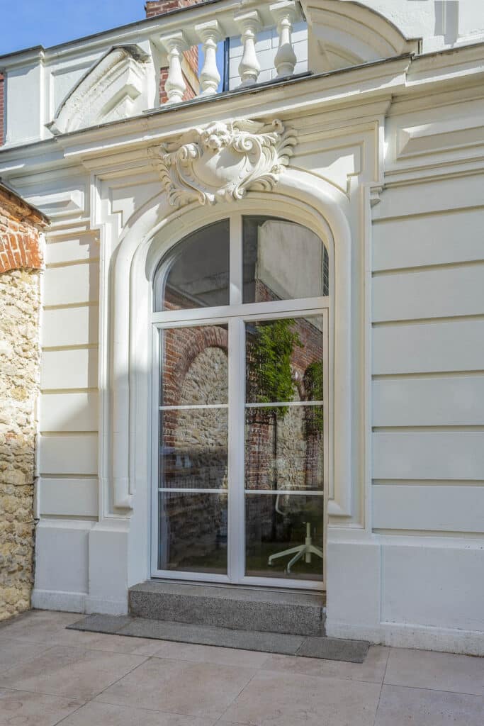 Saison® : porte-fenêtre à la française avec imposte – Blanc RAL 9016 intérieur 