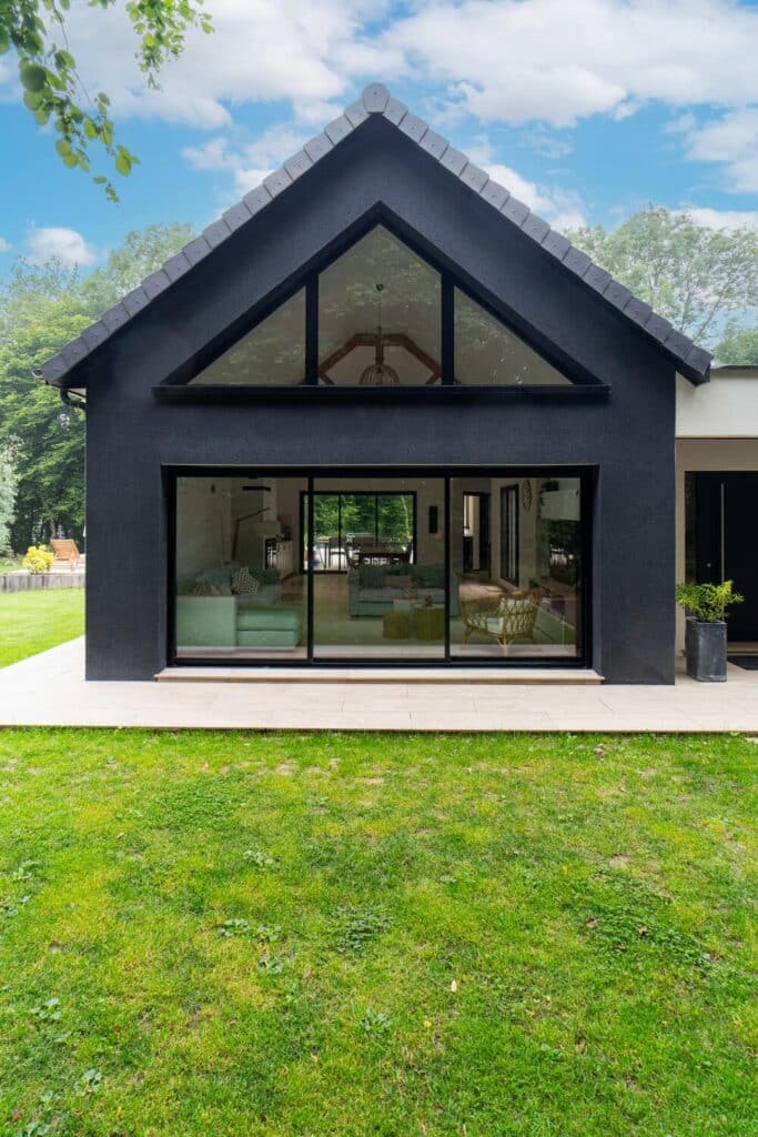 Empreinte® : ensemble composée triangulaire et baie vitrée, 3 vantaux – Noir RAL 9005 ext et int