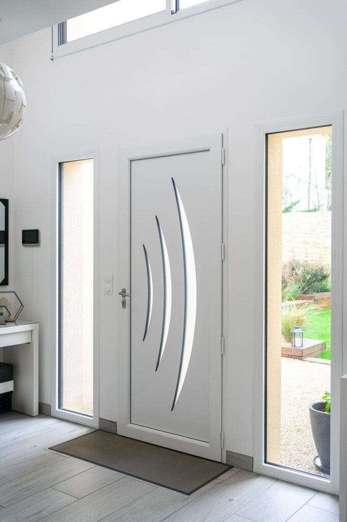 Porte d'entrée aluminium, modèle Azur | Empreinte® : fenêtres fixes - vue intérieure