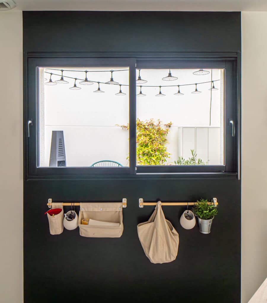 Empreinte® : fenêtre coulissante 2 vantaux – Noir RAL 9005 extérieur 