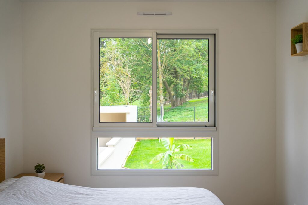 Empreinte® : fenêtre coulissante 2 vantaux – Blanc RAL 9016