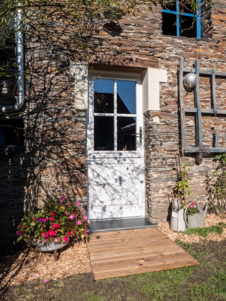 Porte d’entrée en bois, modèle Naulière