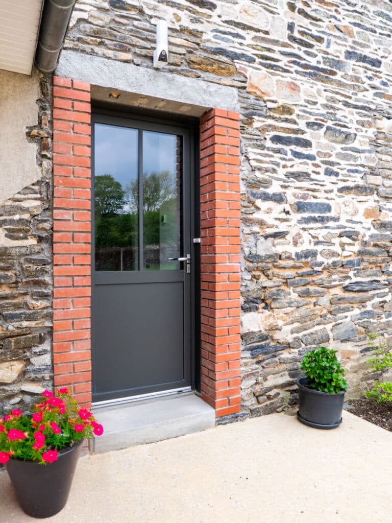 Porte d’entrée en aluminium, modèle Instinct - Gris RAL 7022 ext 