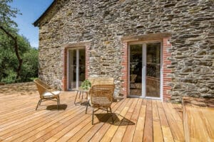 Porte - fenêtre - bois - Racine® - traditionnelle - vue ext- mur pierre Pasquet