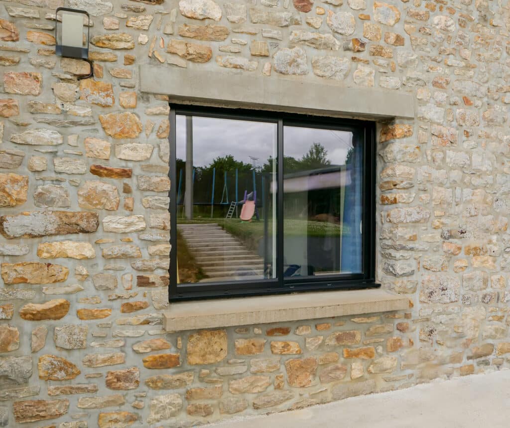 Mise en avant - Fenêtre à la française alu - empreinte ® vue ext