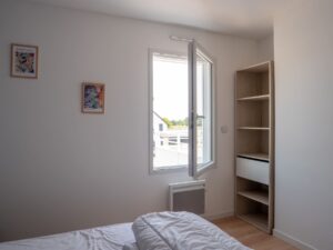 Fenêtre à la française PVC Saison® - FF 2vt - blanc -vue int ouverte - Pasquet menuiseries