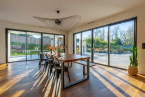 Baie vitrée coulissante - Aluminium - Empreinte® - 2 - 4 vt - vue int - Pasquet menuiseries