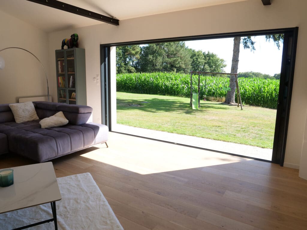 Baie vitrée coulissante à galandage - aluminium - Empreinte® - vue int- 2vt - Pasquet